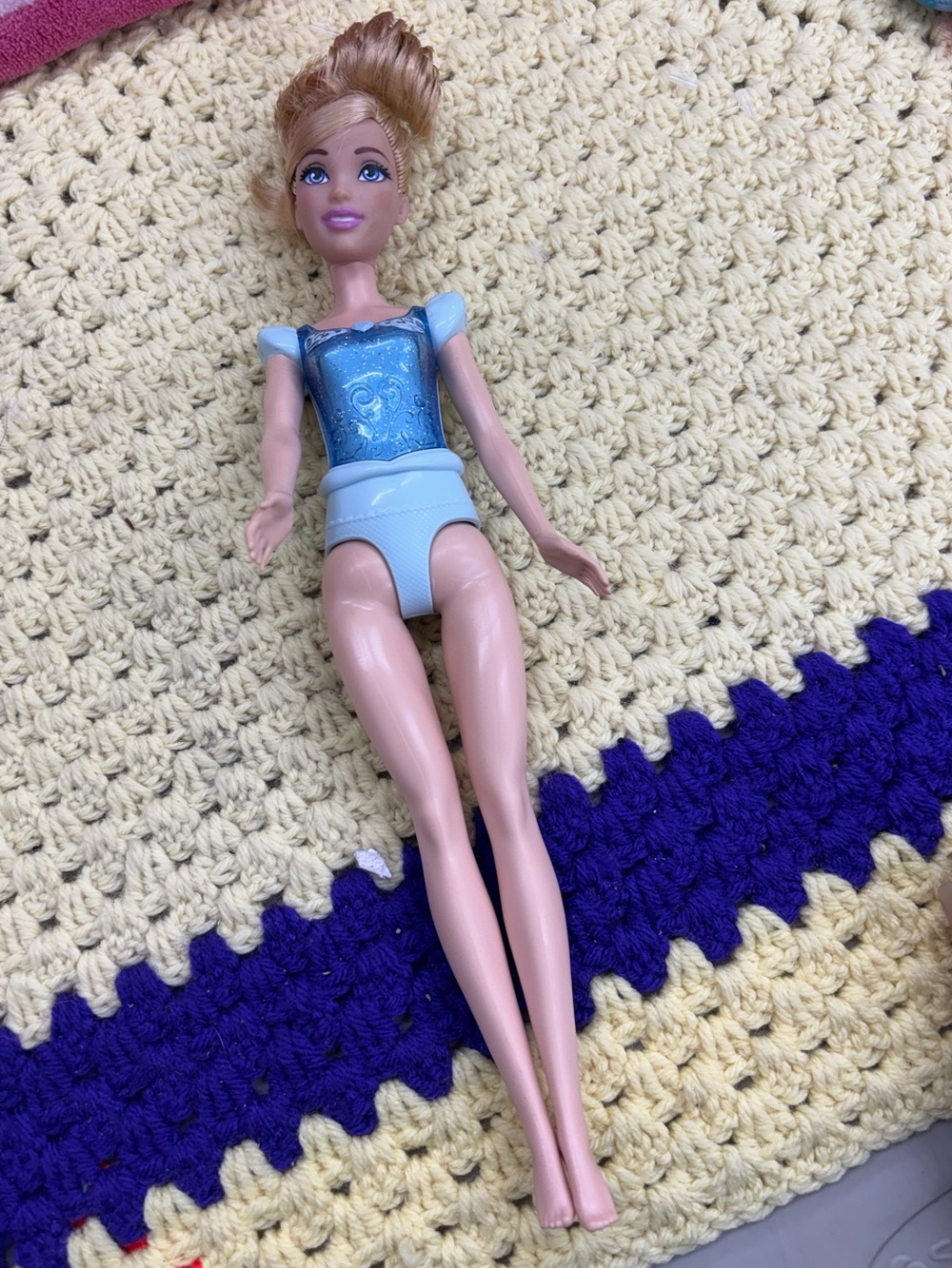 Disney shimmer Cinderella Barbie-no dress